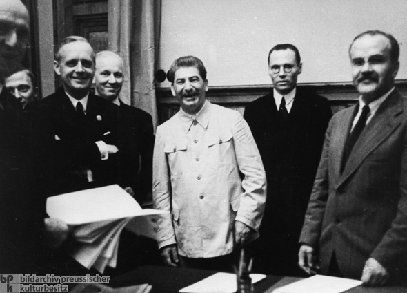 Unterzeichnung des deutsch-sowjetischen Nichtangriffspaktes (23. August 1939)